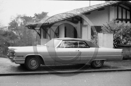 AU 175 Cadillac cabriolet fleetwood 1967 .jpg