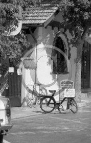 ARC 3510 Arcachon le Moulleau velosolex .jpg