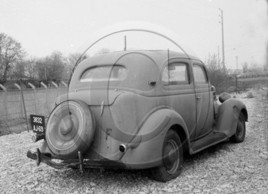 AU 1248 Ford V 8 coach 2 portes 1936 .jpg