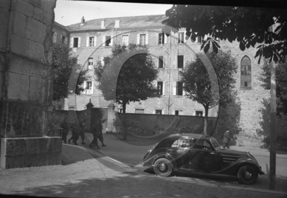 AU 2205 Peugeot 302 .jpg