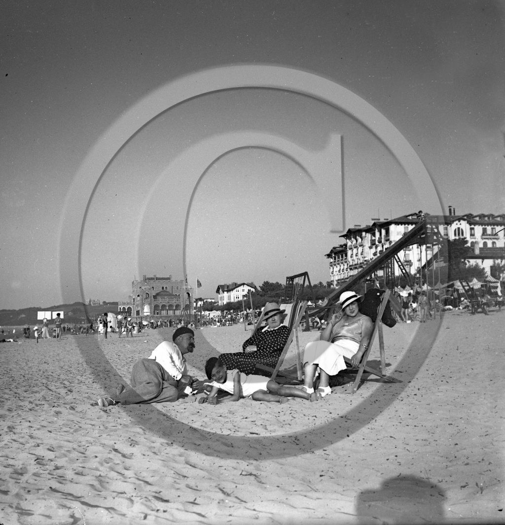 vi  1980 Hendaye- plage 1933 la plage et le casino .jpg