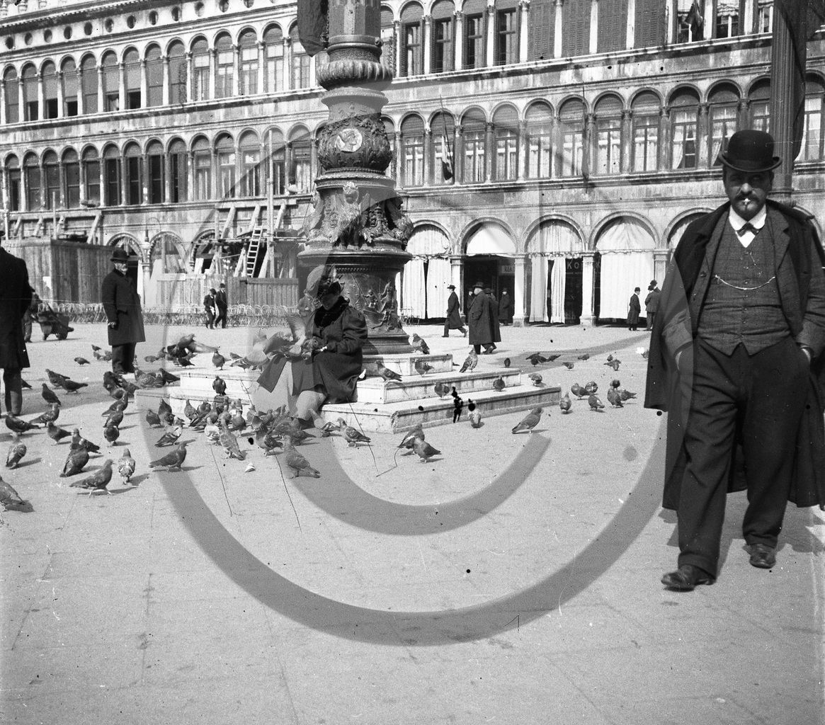 Venise place saint Marc Italie  .jpg