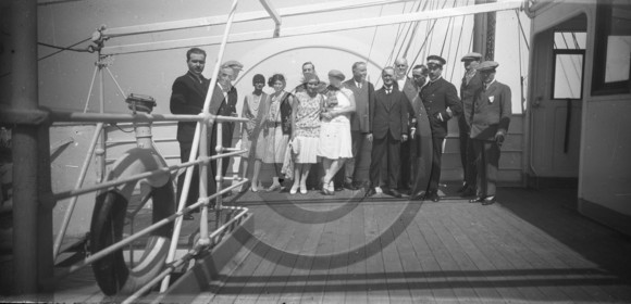 BA 40 sur le pont d un cargo .jpg