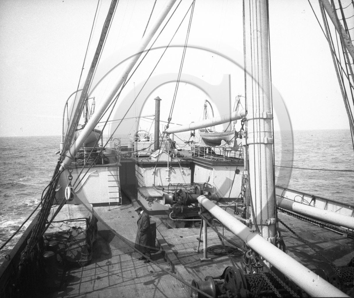 BA 882 cargo pont vers l arriere .jpg