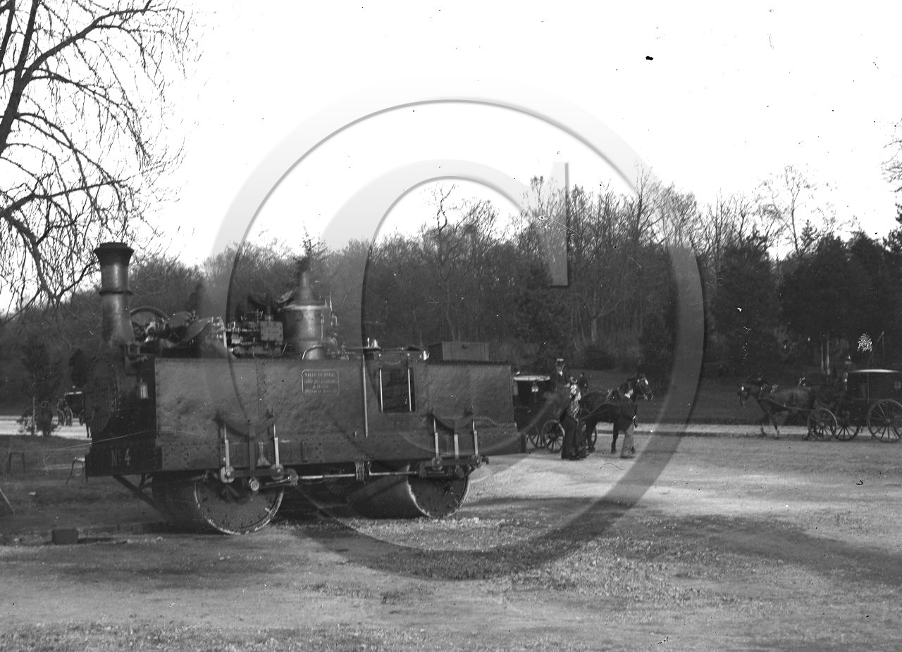 vi  1456  Paris véhicule de voirie  rouleau compresseur.jpg