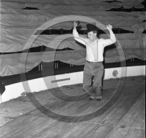 FO-CIRQUE  493  Buster Keater Medrano Paris septembre 1947  photo H  Dargence  .jpg