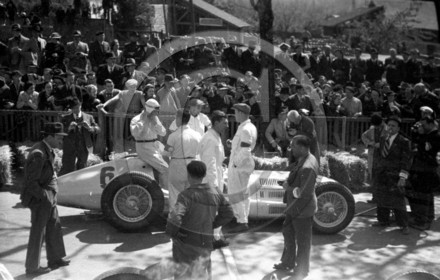 AUC 222 Mercedes N° 6  .jpg