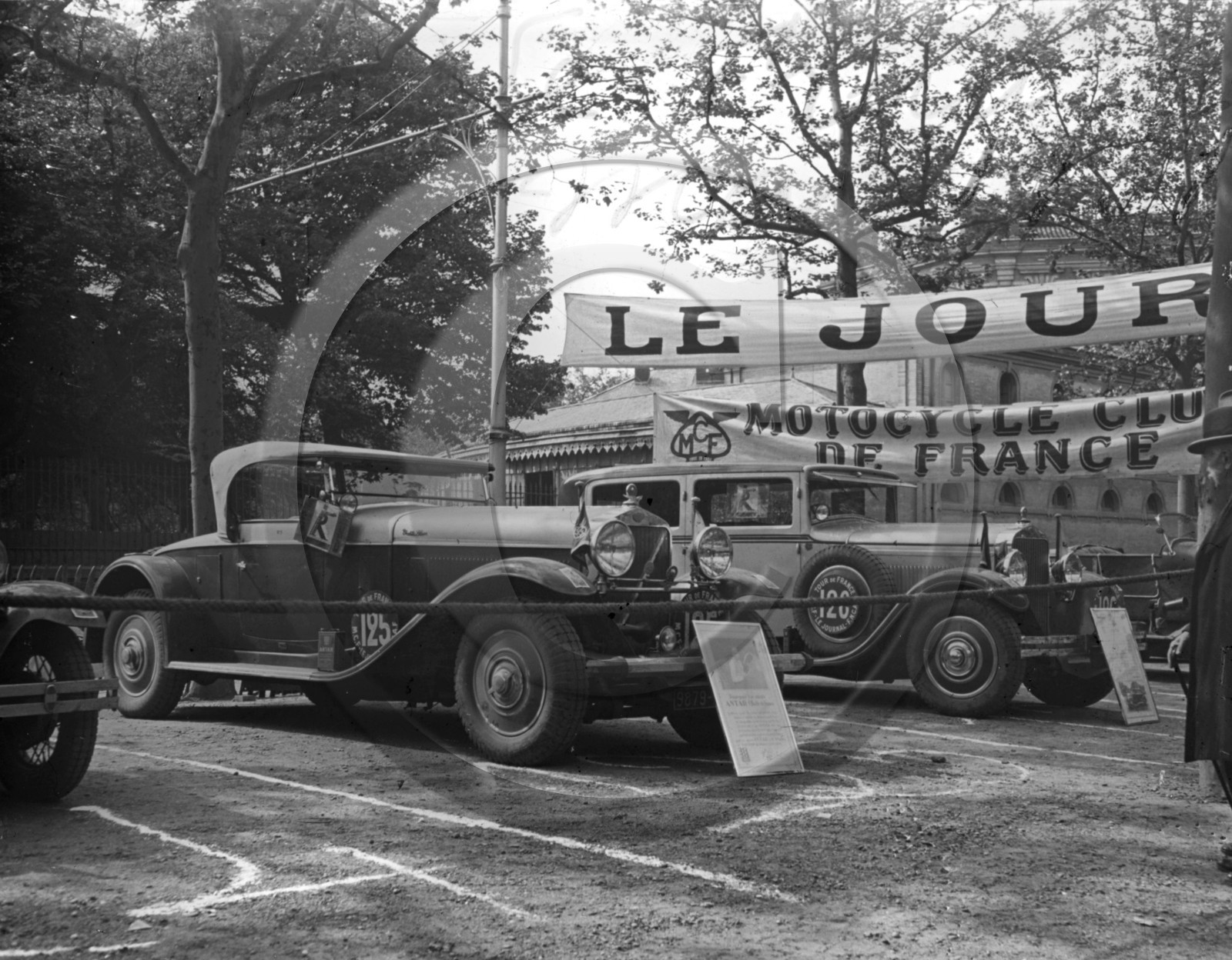 AU 4322 roadster Delage + berline Delage tour de France le Journal  .jpg