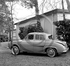 AU 2589 Renault dauphine gordini .jpg