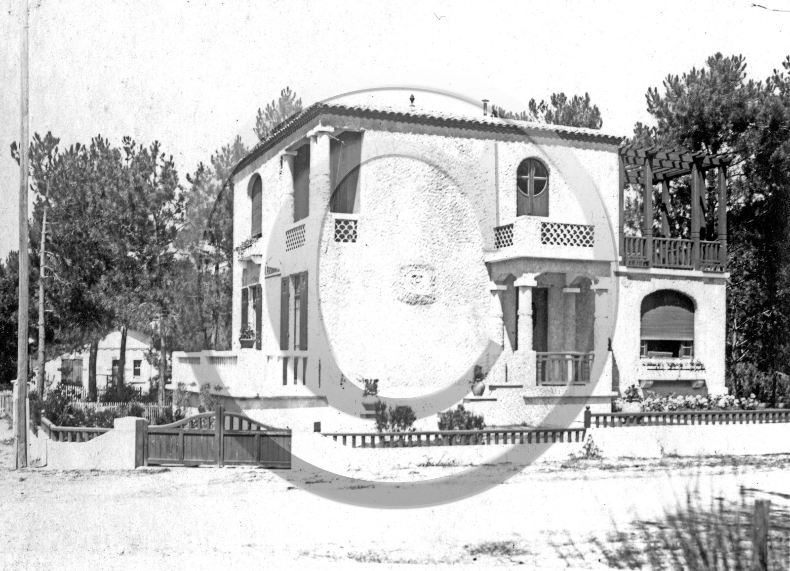 arc 4154   villa la Cardinale rue Touton les Abatilles.jpg