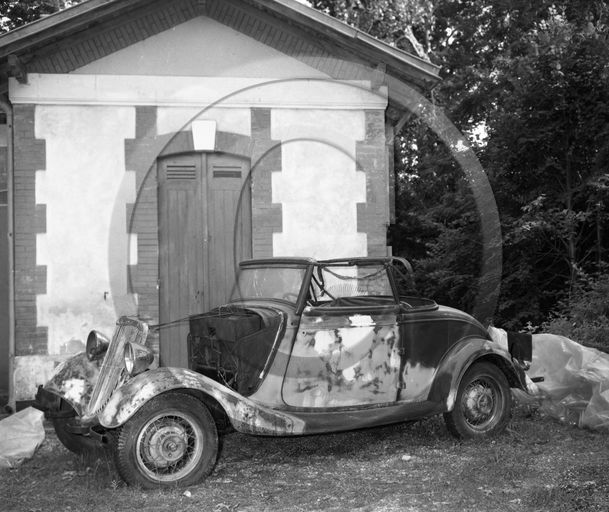 AU 454 Ford V 8 40 cabriolet 1934 .jpg