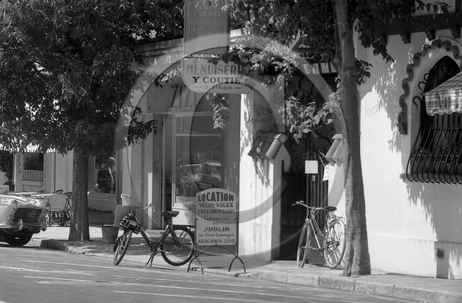 ARC 3507Arcachon le Moulleau velosolex .jpg