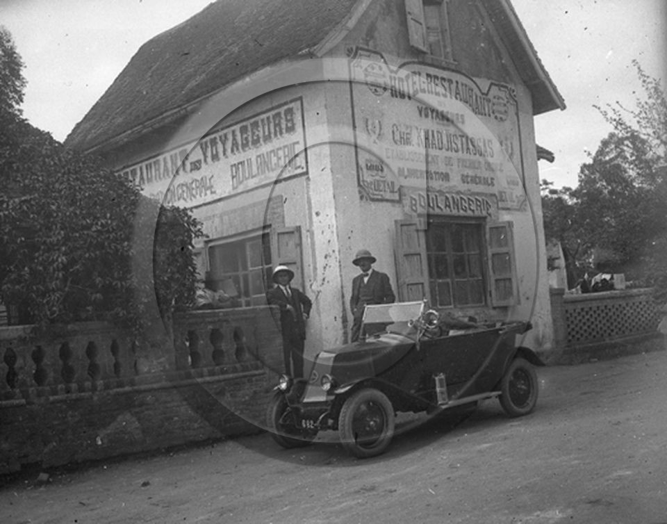 AU 4260 Renault NN Madagascar  Ambatolampy  - .jpg