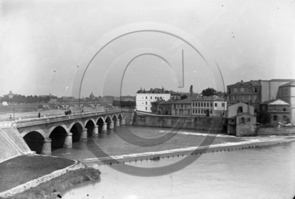 vi  1854 Toulouse la Chaussee et pont du quai de Tournis dpt 31 .jpg