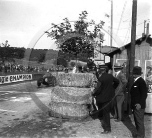 AUC 74 Alger 1934  chronométrage Masérati n°16 .jpg