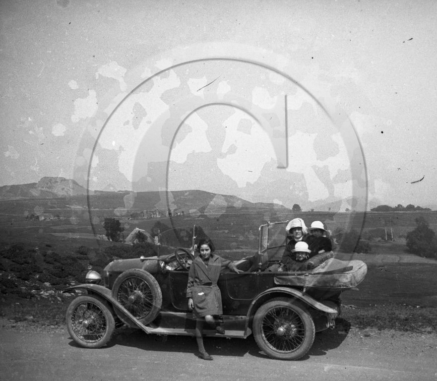 AU 1189 Peugeot double pare brise .jpg