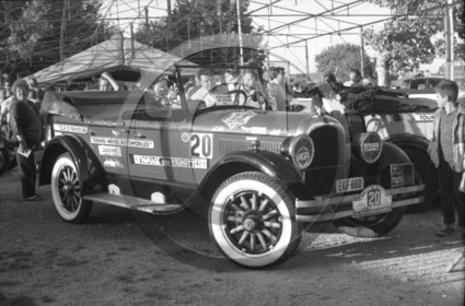 AU 1013 Chrysler torpedo 1928 au tour de France des grands meres automobiles 1985 .jpg