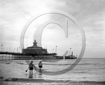 BA 991 jetee en bois construction circulaire petit vapeur .jpg