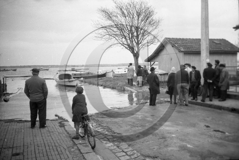 Arcachon -3 décembre 1968  grande maree Aiguillon- 5-.jpg
