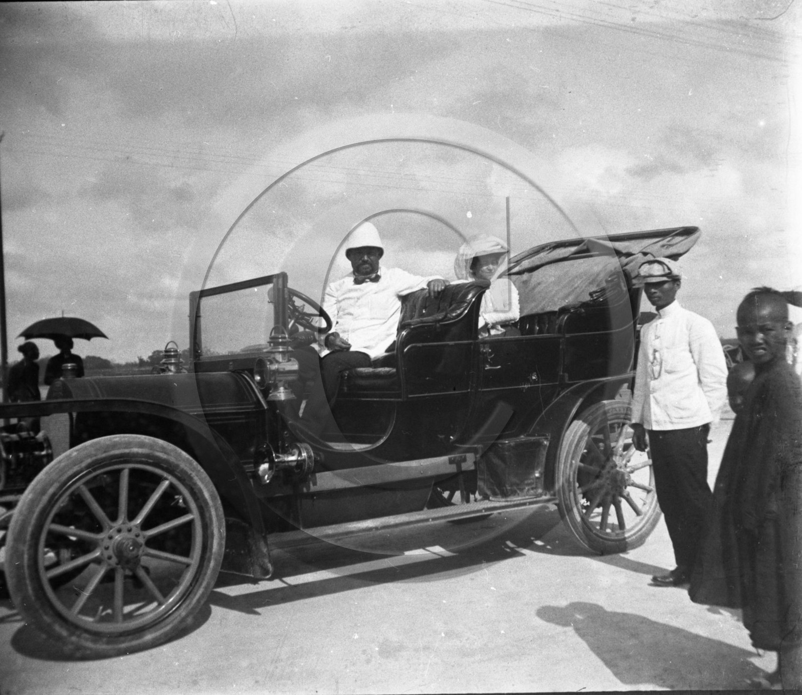 AU 2009 Peugeot pays noir .jpg