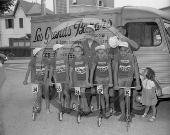 AUU 136 Citroen HY Aout 1964  .jpg