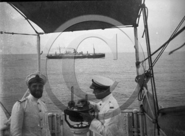 BA 949  officiers - compas de relevement - paquebot .jpg