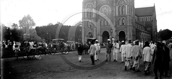 Saigon sortie église 2.jpg