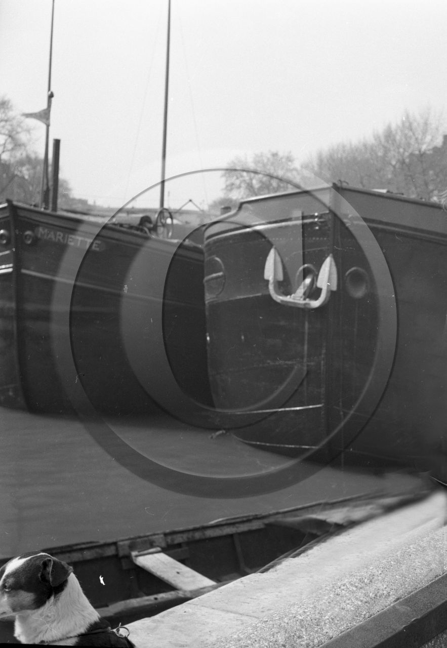 BA 1538 péniche Mariette recadrée  .jpg