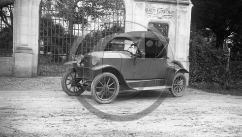 AU 2193 Peugeot Haut l'Eveque .jpg