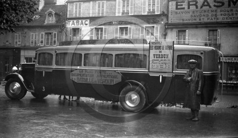 AUU 447 Atocar Bernard devant caves Georges.jpg