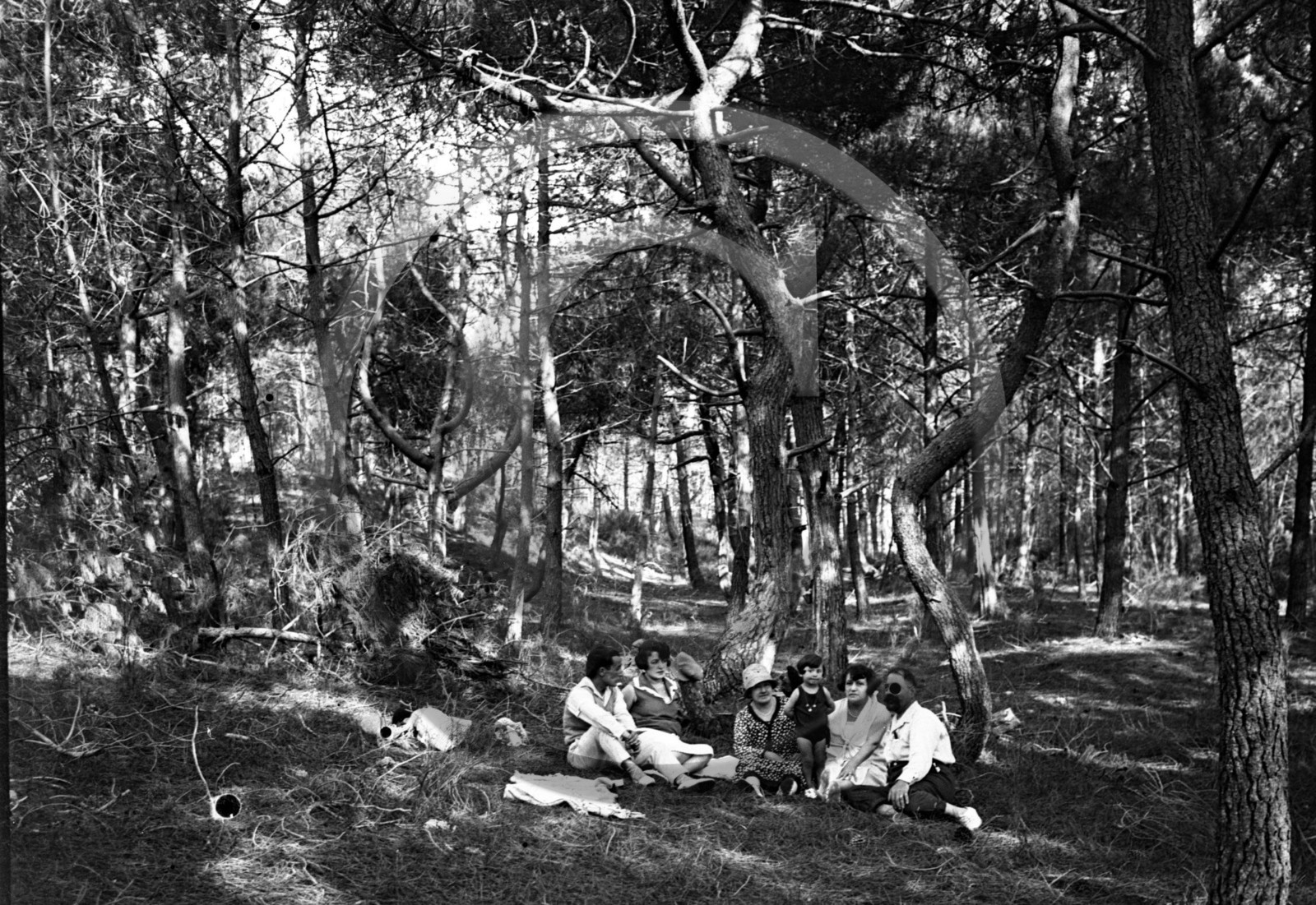 vi  1753 Montalivet en 1928 groupe à Robinson .jpg