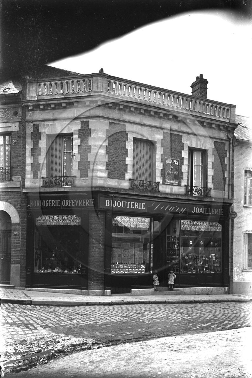 vi  883 Ham bijouterie angle des rues Chauny Noyon Général Foy  dpt 80 .jpg