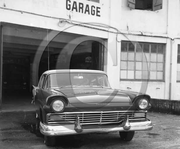 AU 1625  ford failane sedan 1957 .jpg