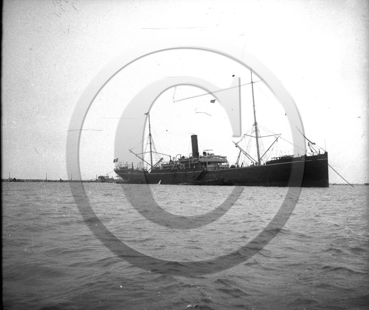 BA 880 cargo mixte paquebot 1 cheminee.jpg