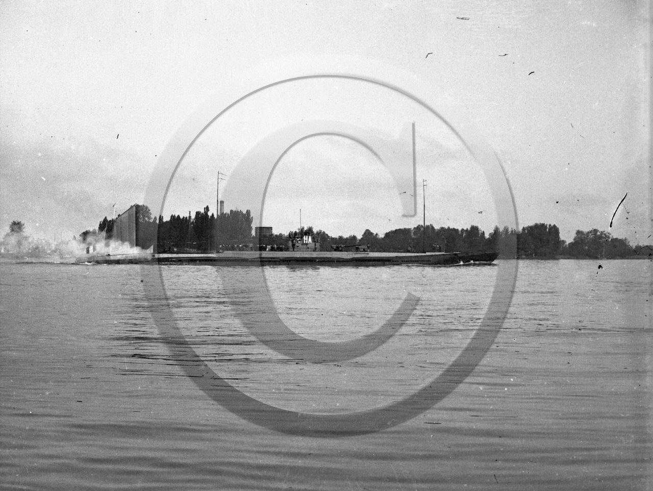 BA 919 bateau de guerre  sous marin .jpg