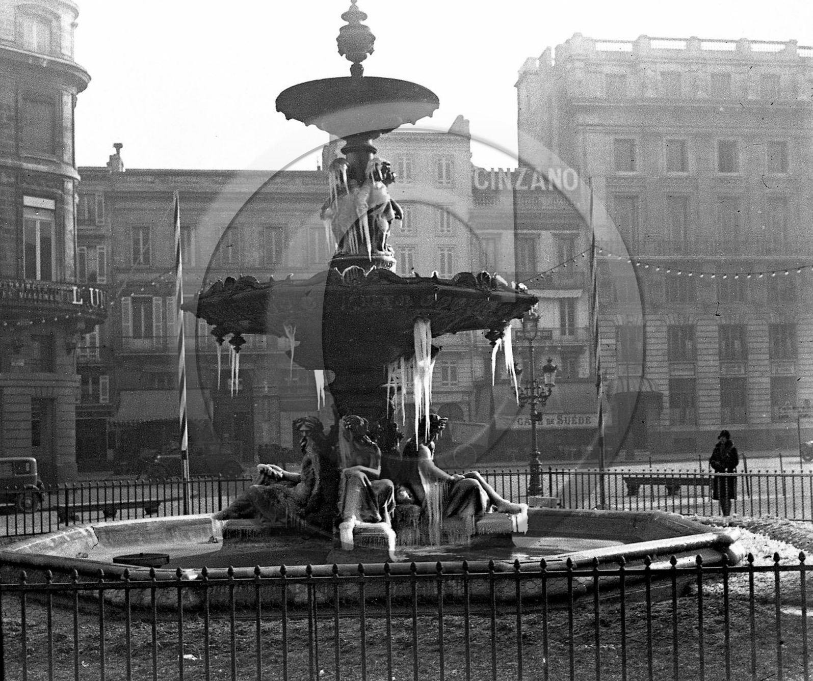 BX 22 Bordeaux  fontaine allees de Tourny .jpg