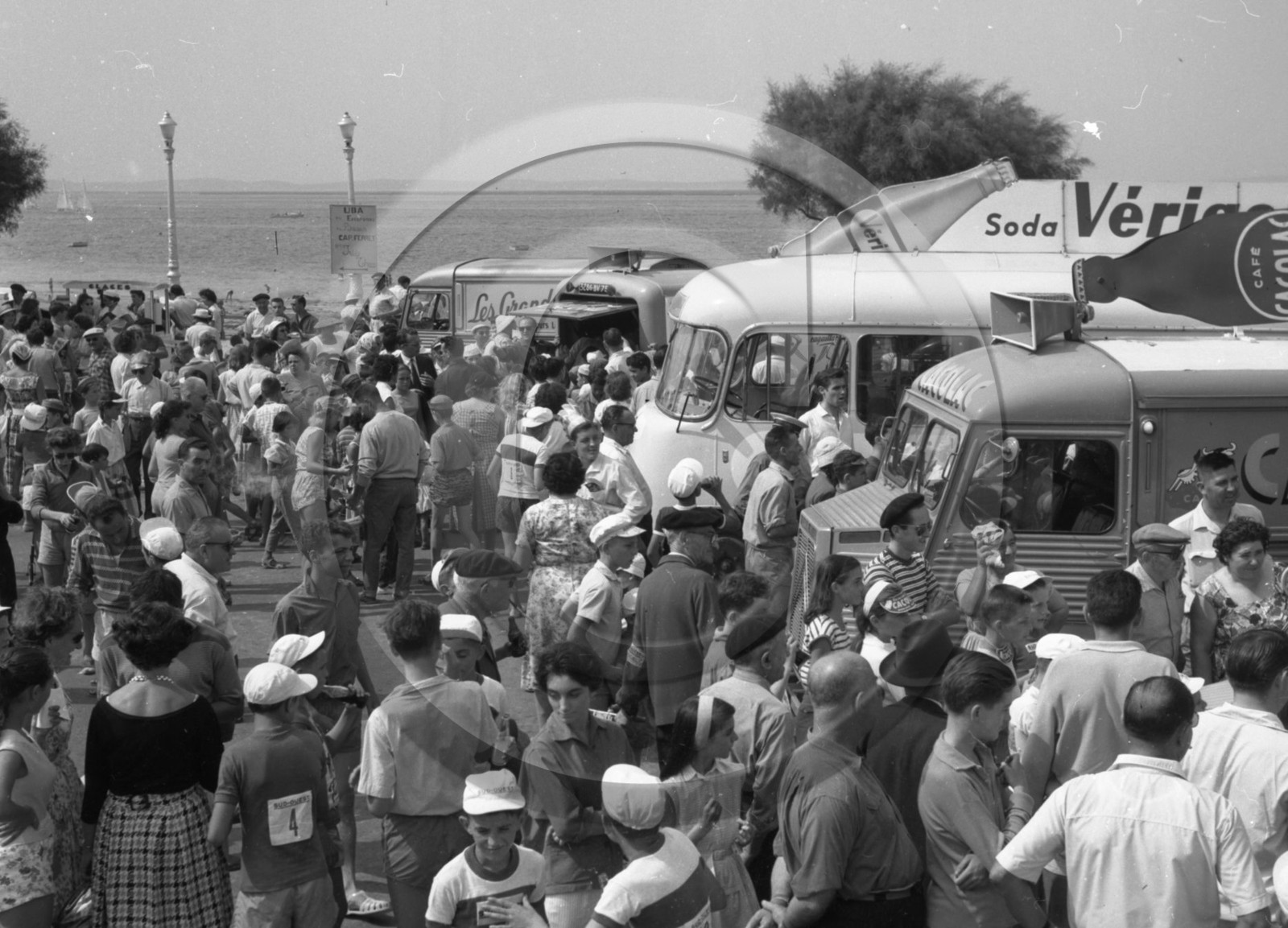 AUU 143 Citroen HY Aout 1964  .jpg