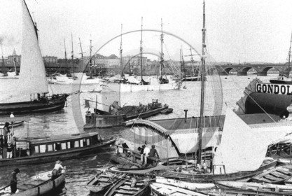 BX 11 Bordeaux pont de pierre,Gondoles,.jpg