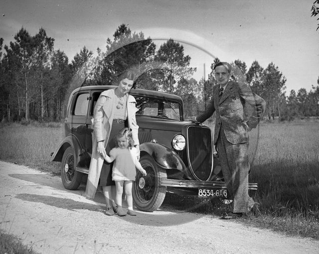 AU 1438  Ford Y berline .jpg