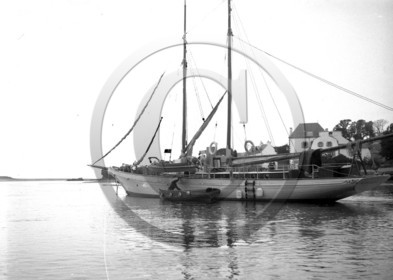 BA 284 magnifique goelette de plaisance  Le Pouldu  dpt 29 .jpg