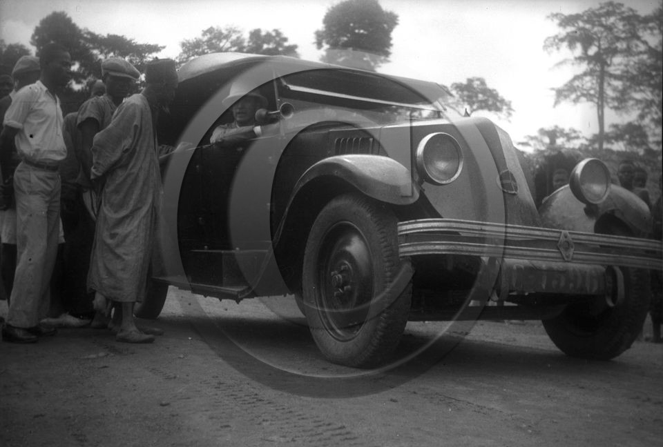 AU 3551 Renault pays noir .jpg