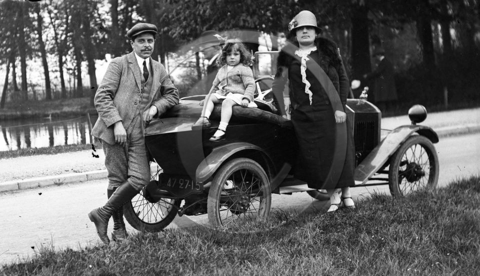 AU 885 Peugeot quadrilette .jpg