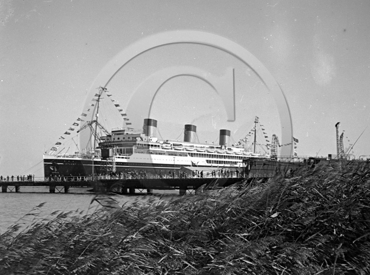 BA 890 paquebot Atlantique .jpg