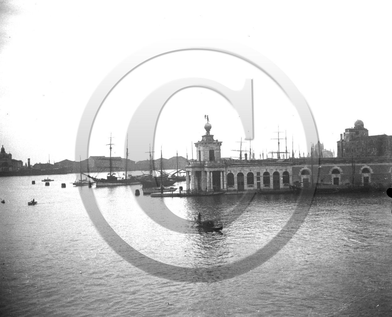 Venise punta della dogana Italie  .jpg