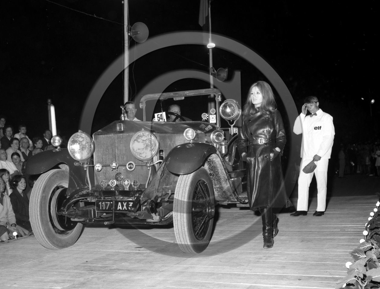 AU 4373 Rolls Royce Bonal Bordeaux .jpg