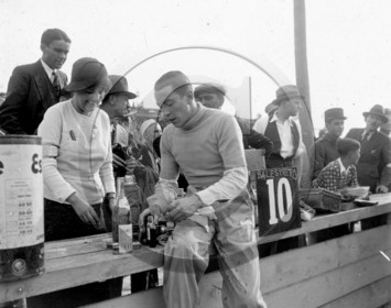 AUC 73 Alger 1934 Wimile vainqueur .jpg