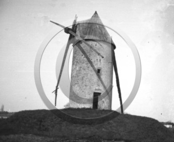 AG 750 moulin a vent .jpg