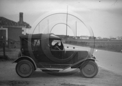 AU 3606 Renault NN .jpg