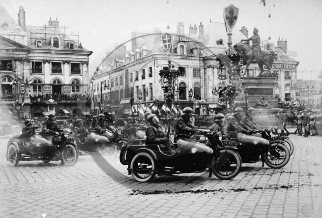 MOV 134 Orleans place du Martroi dpt 45  .jpg