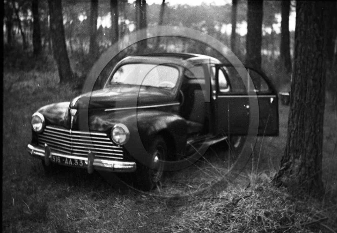 AU 4202 Peugeot 203 berline .jpg